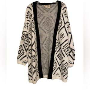NWOT Savanna Jane Black White Fuzzy Cardigan Medium Long Aztec Abstract Soft